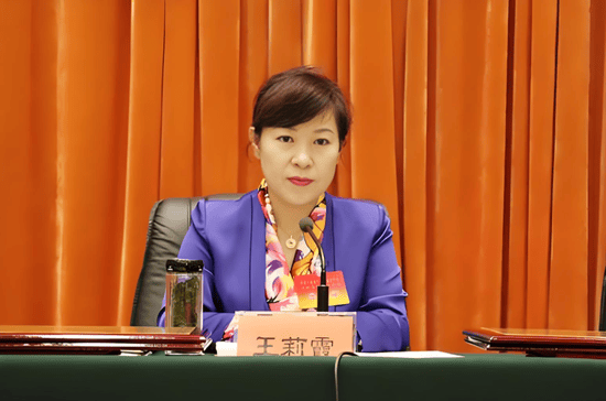 皇冠信用网在线注册
_正部级美女大员被查!千万华服堆满多套住宅皇冠信用网在线注册
,化妆团队提前数小时待命~