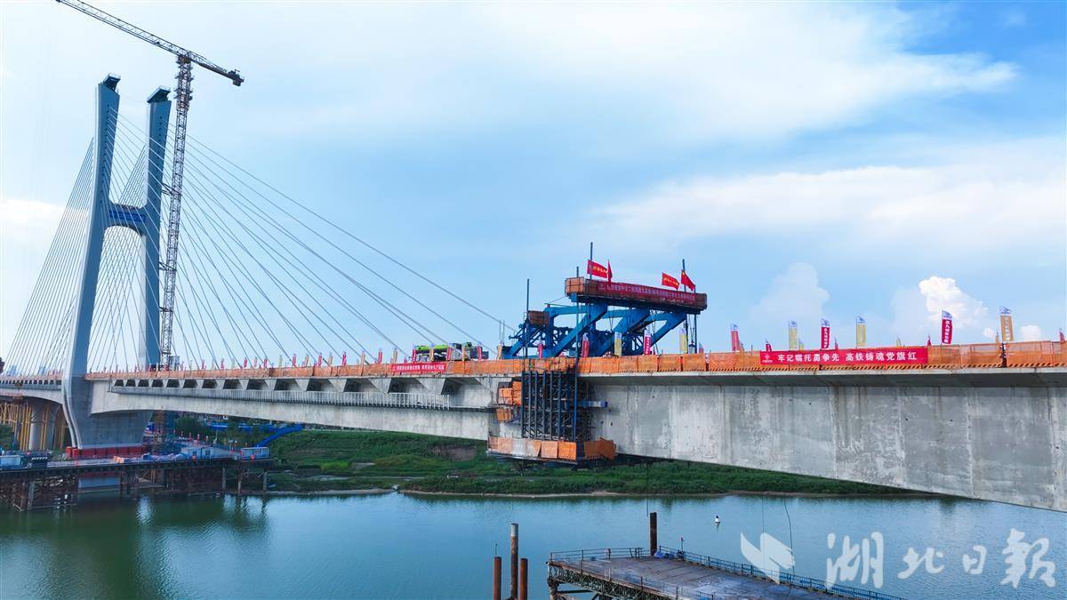 洪都拉斯国家联赛_在鄂央企承建洪都拉斯国家联赛！昌九高铁南昌扬子洲赣江公铁大桥合龙