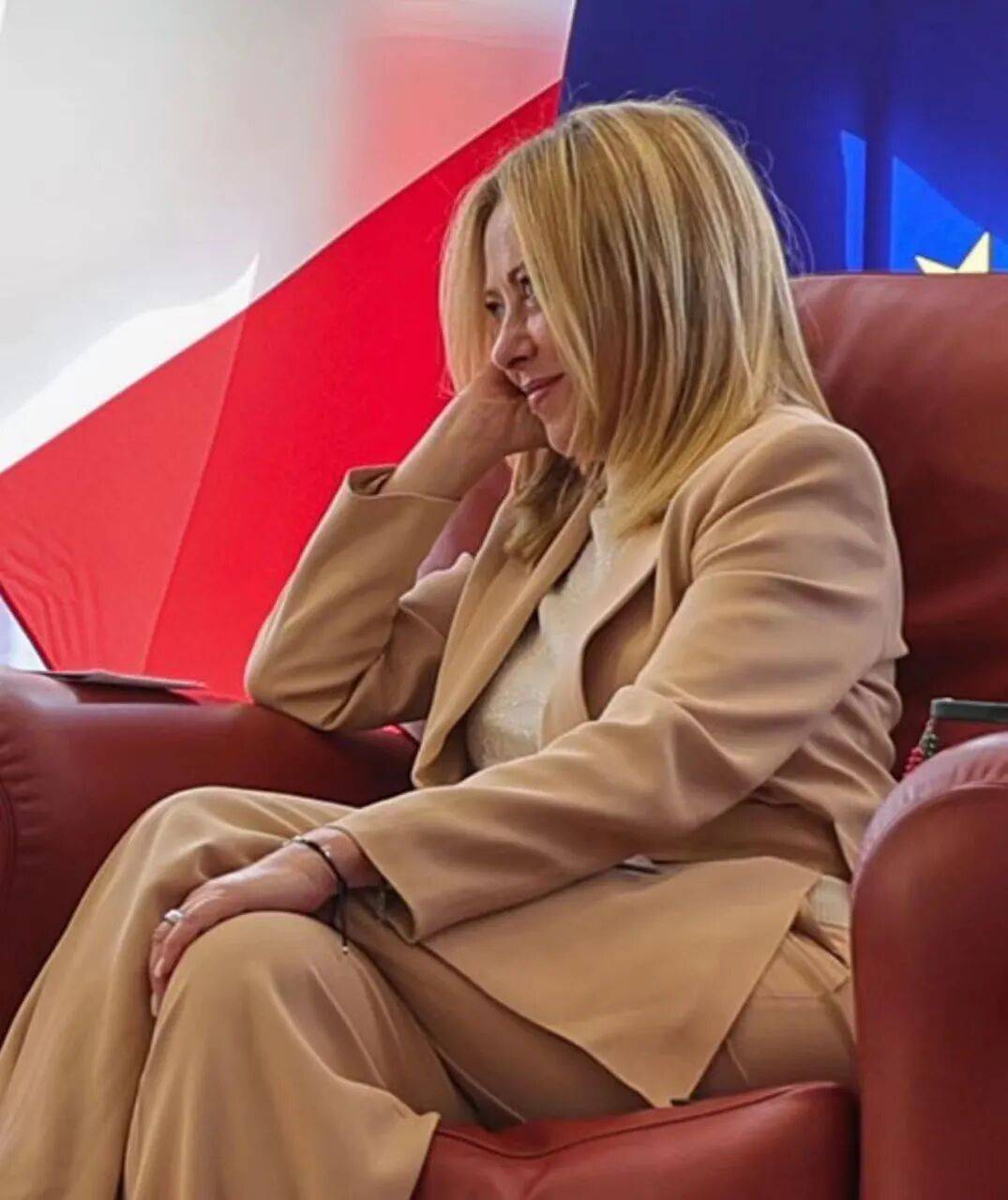 信用網皇冠申请注册_美国迎来一位最特殊客人信用網皇冠申请注册,世界哭笑不得