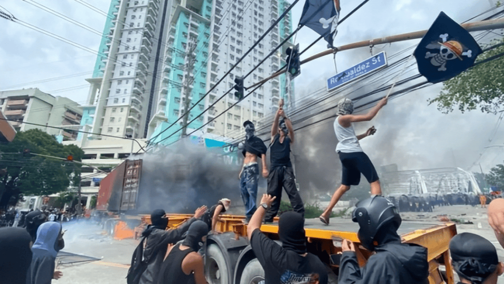 皇冠信用网开户_顾不上脸面了皇冠信用网开户,马科斯紧握中方大使的手,托大使给北京带句话