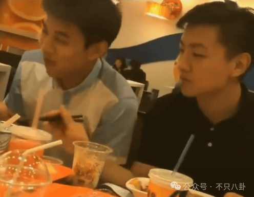 NBA篮球返水_他俩没分手但被拍到吵架了NBA篮球返水，吵得很凶......