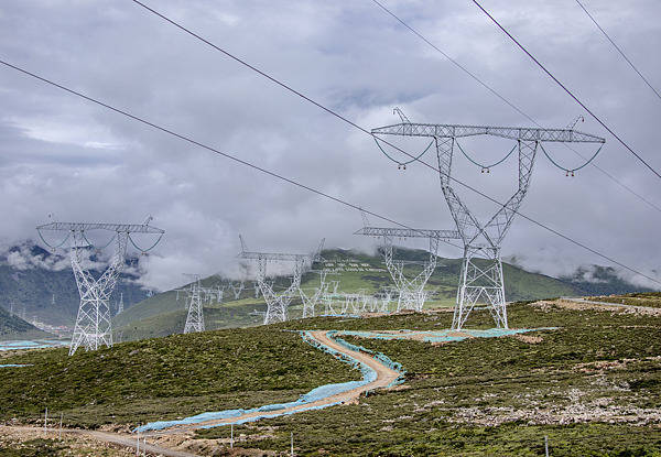 信用平台出租
_美媒:中国有42条特高压输电线路信用平台出租
,每一条的输电能力都远超美国