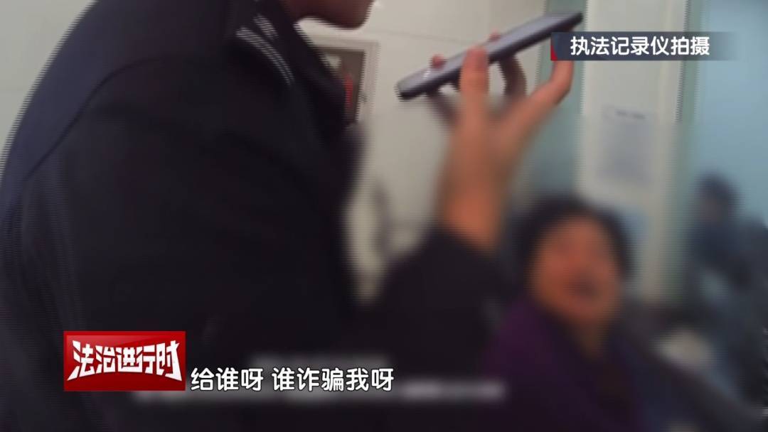 皇冠登3平台出租
_大妈对北京警察说:枪毙我都不怕皇冠登3平台出租
!北京警察:我们是来救你的!