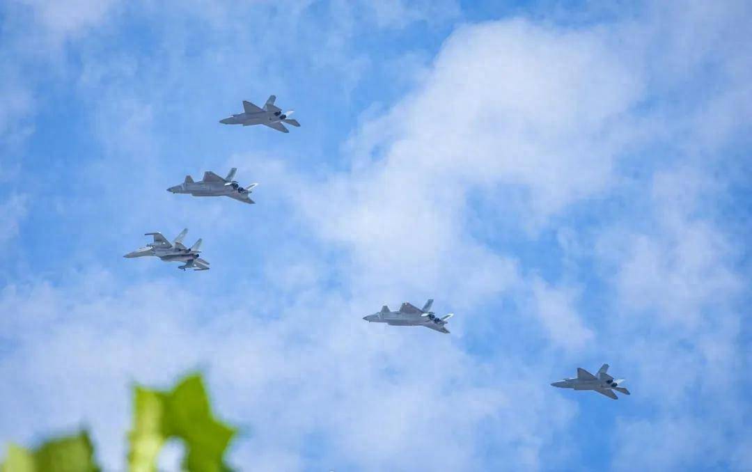 如何申请皇冠信用网
_福建舰入列后如何申请皇冠信用网
,世界最强踹门小队也来了:打头的不是歼-20和歼-35