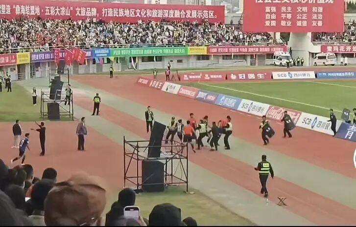 皇冠体育App下载
_球员飞踹裁判皇冠体育App下载
!公安机关介入