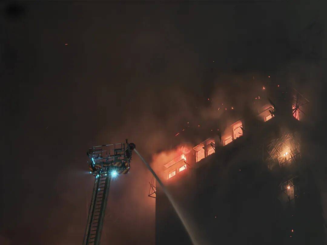 皇冠信用網代理
_香港大埔火灾已造成44人遇难！3人以涉嫌误杀罪被拘捕皇冠信用網代理
，警方：不排除发泡胶是火势迅速蔓延原因；大埔区多所学校停课，临时庇护中心开放