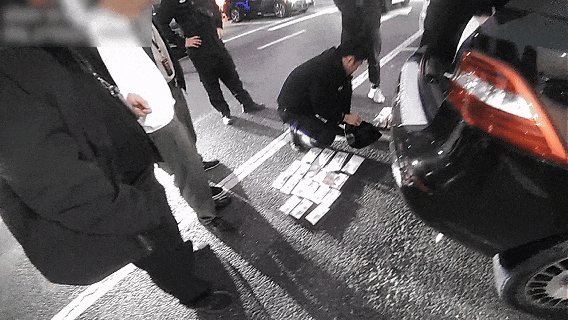 皇冠信用網出租代理
_上门取走19万元皇冠信用網出租代理
,杭州一西装革履“金融专员”被抓!在高速服务区被抓,车上塞满现金