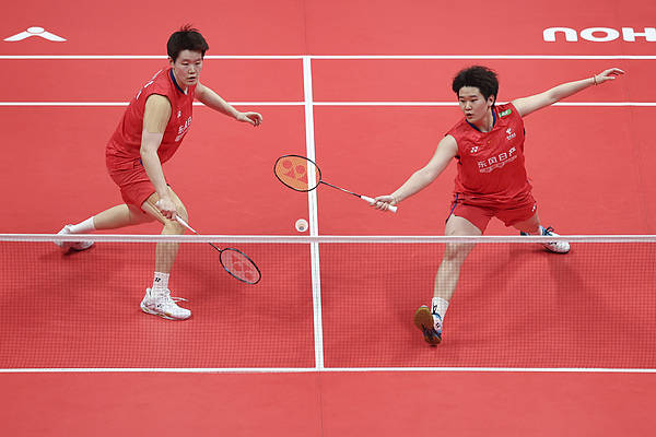 皇冠信用网如何开户_国羽闯入总决赛四项决赛皇冠信用网如何开户，最保险的女双却出意外，“圣坛”组合泪别2025年