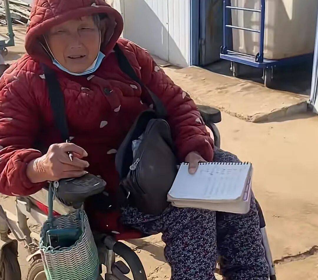 世界杯皇冠代理平台_河南69岁“红薯奶奶”轮椅上创业30余年世界杯皇冠代理平台,一年收益200多万,每年发出的工人工资至少60万