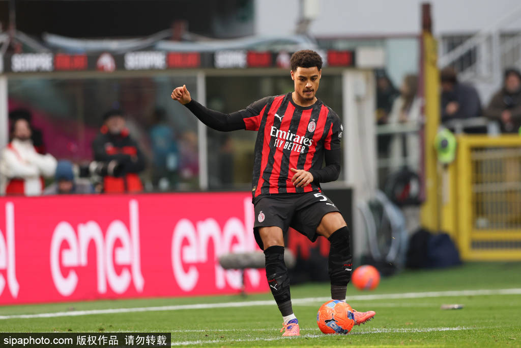 皇冠手机管理端登录_米兰争夺战:索萨或成未来左后卫新星皇冠手机管理端登录,巴萨再遭失利!