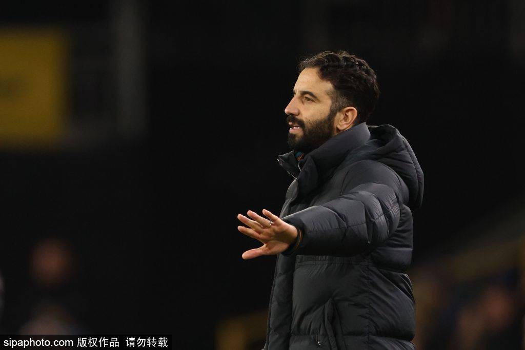 世界杯皇冠足球平台_曼联主帅阿莫林新闻发布会掀波澜:直面质疑世界杯皇冠足球平台,强硬回应