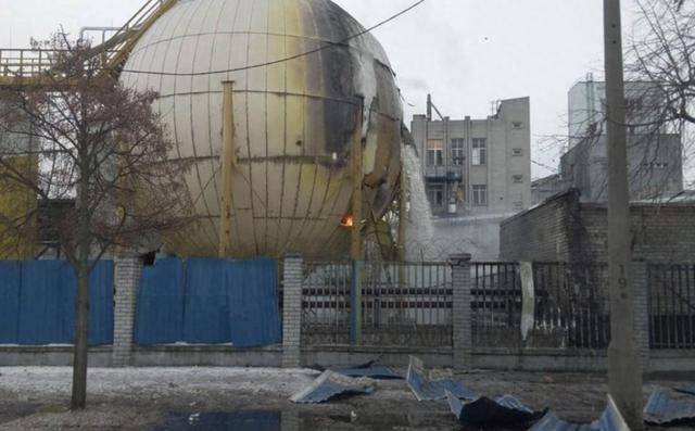 皇冠信用网押金多少_联合反美！俄潜艇为油轮护航皇冠信用网押金多少，猛烈轰炸美国工厂，中国向全球表态