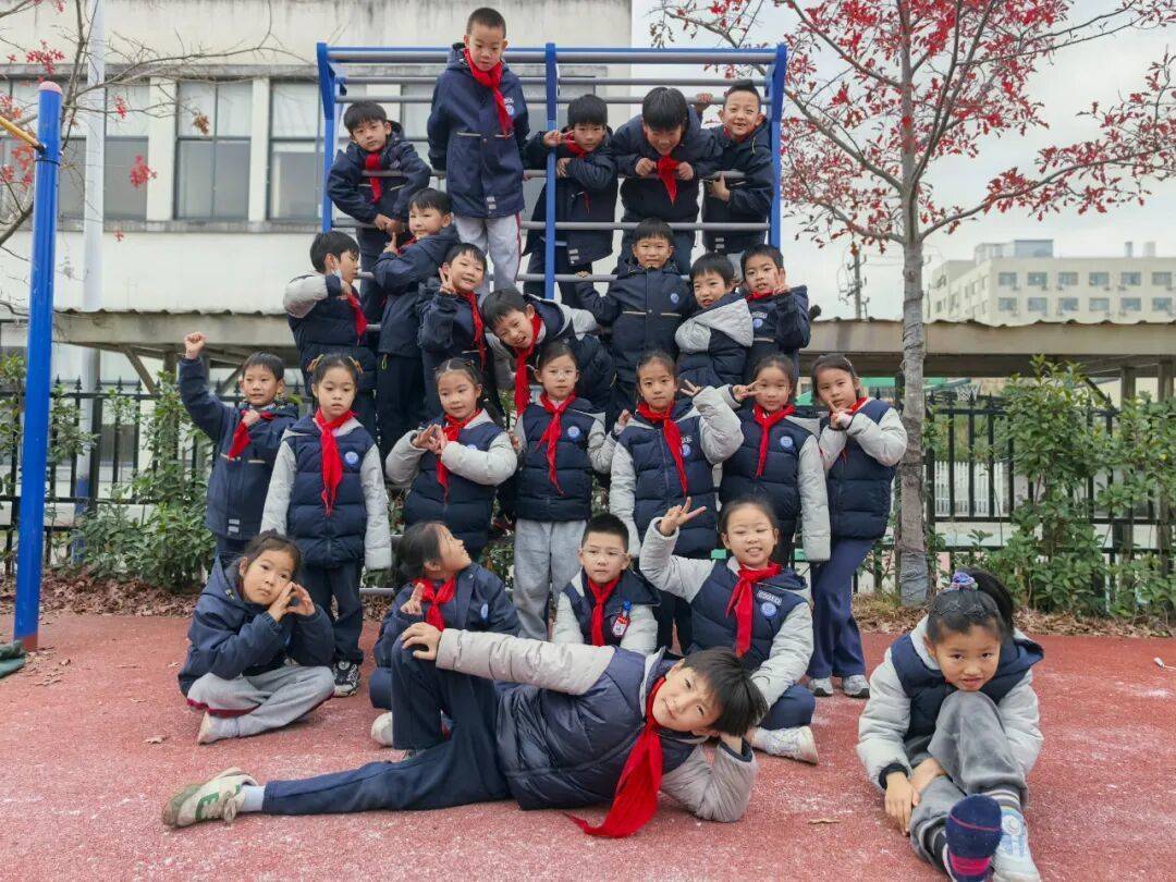 皇冠信用网注册网址_杭州小学女生躲在厕所偷偷哭皇冠信用网注册网址，医生建议休学！没想到2个月来，她一节课没落下！“原来除了爸爸妈妈，还有那么多人爱我”