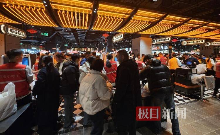 皇冠信用网如何注册_有游客在胖东来买到搬不动了：买了5000多元的年货皇冠信用网如何注册，还花了500多元的快递费