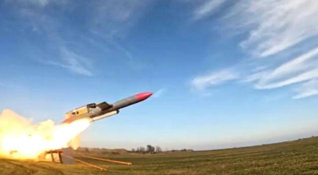 皇冠信用网怎么代理_特朗普不给“战斧”皇冠信用网怎么代理,乌克兰自造导弹,刻意避开美国零件防断供