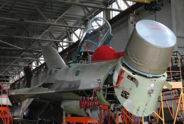 皇冠信用网网址_三代同堂皇冠信用网网址!央视首次出现歼-11、歼-11BS、歼-11BG同框画面