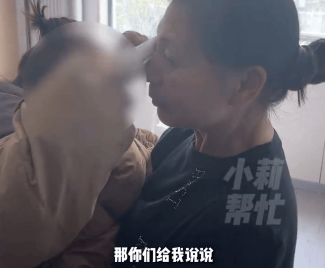 怎么申请皇冠信用网_河南6岁男童被25岁妈妈“遗忘”酒店半月！酒店工作人员自发当起“临时妈妈”怎么申请皇冠信用网，妈妈终于现身，孩子紧抱不愿松手！网友：希望以后被善待