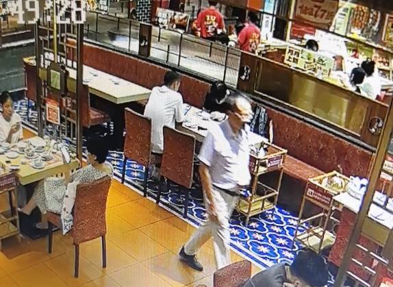 皇冠信用网会员申请_再晚半小时人就没了！男子来杭旅游在商场肚子突然变大皇冠信用网会员申请，饭店女员工三句话，抢回一条命