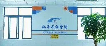皇冠信用在线开户_成都一男生高考592分皇冠信用在线开户，超过本科线157分却报考高职，老师劝他复读，父母为此争执不下，本人回应：想进铁路局，当火车司机