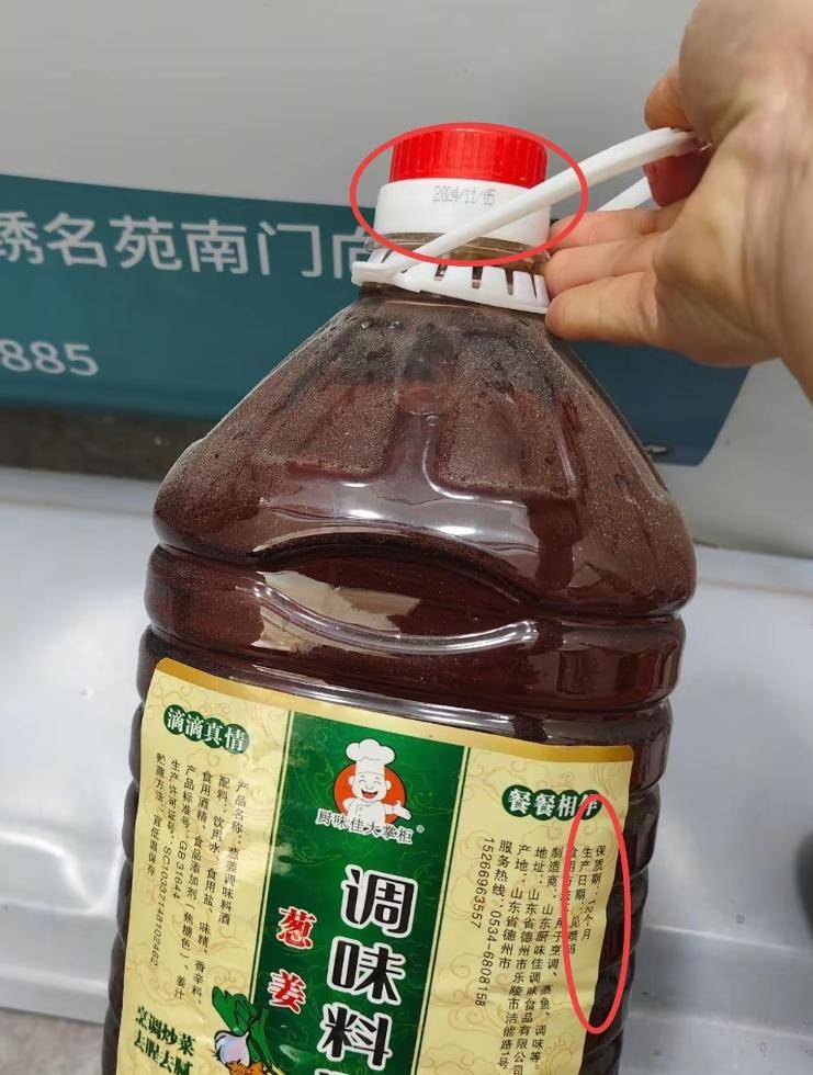 皇冠信用网结算日_女子称向校领导反映食堂有发霉小米后被辞退皇冠信用网结算日，涉事学校：不属实，已报警；教体局：调查证实其发布的发霉食物都是学校要扔掉的食材